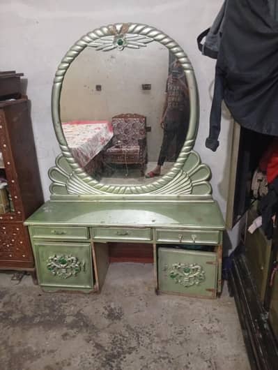 darresing table