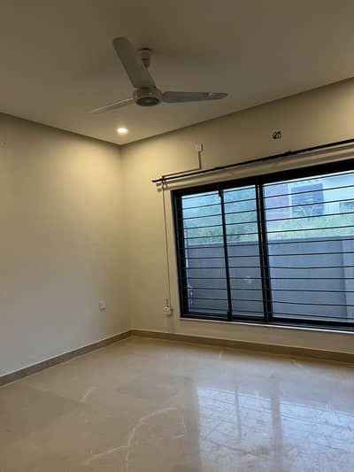 I0 MaRla Ground Portion Available FoR Rent