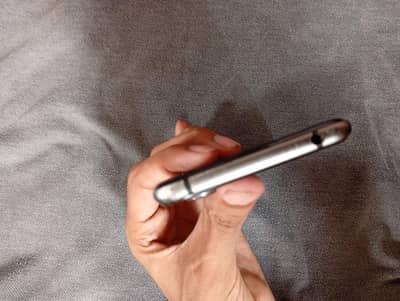 Sharp Aquos R3