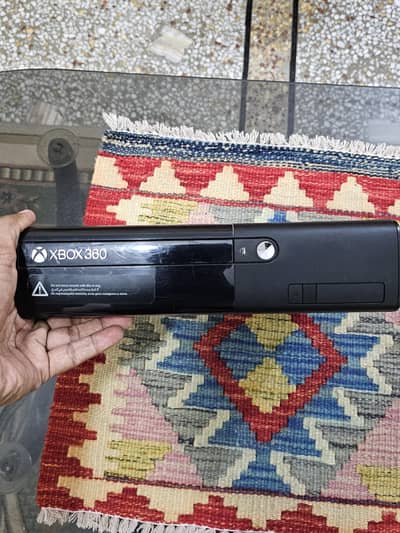 Xbox 360 500gb with Kinetic and two wireless controllers with bo