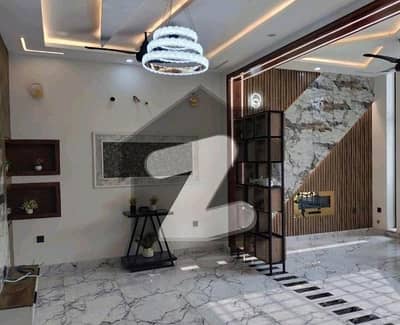 House Of 10 Marla Available In Bahria Town - Sector E
