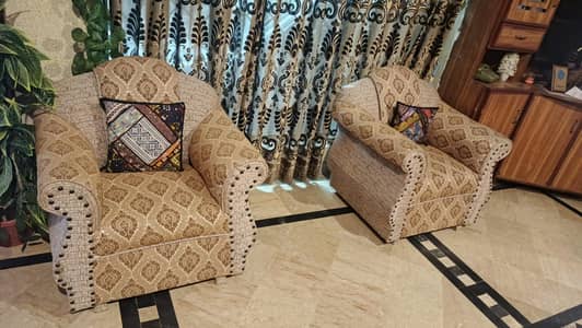 05 Seater Set for Urgent Sale Almost New Condition