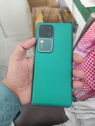 Vivo V30