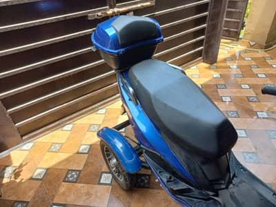 Lectrix 3-Wheeler Electric Scooty | 100KM Range | 50KM/H Speed | Blue