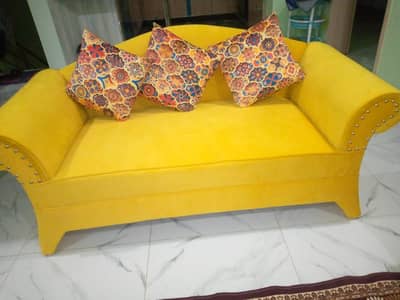 5 seater sofa set+ 2 puffies