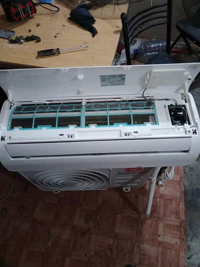 Dawlance Almost new inverter AC 1.25 Ton