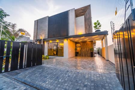 4 Beds Beautiful 10 Marla Villa for Sale DHA Phase 8 Lahore