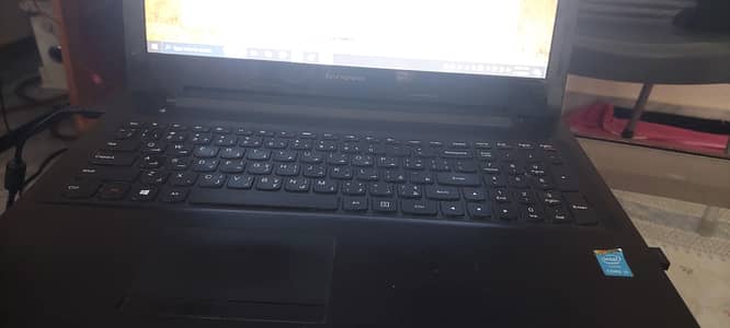 Lenovo i5 4th gen 512 gb hard disk, 128 ssd, 4gb ram.