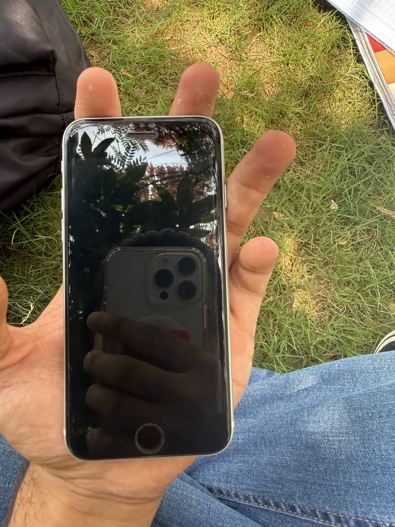 Apple iPhone SE 0