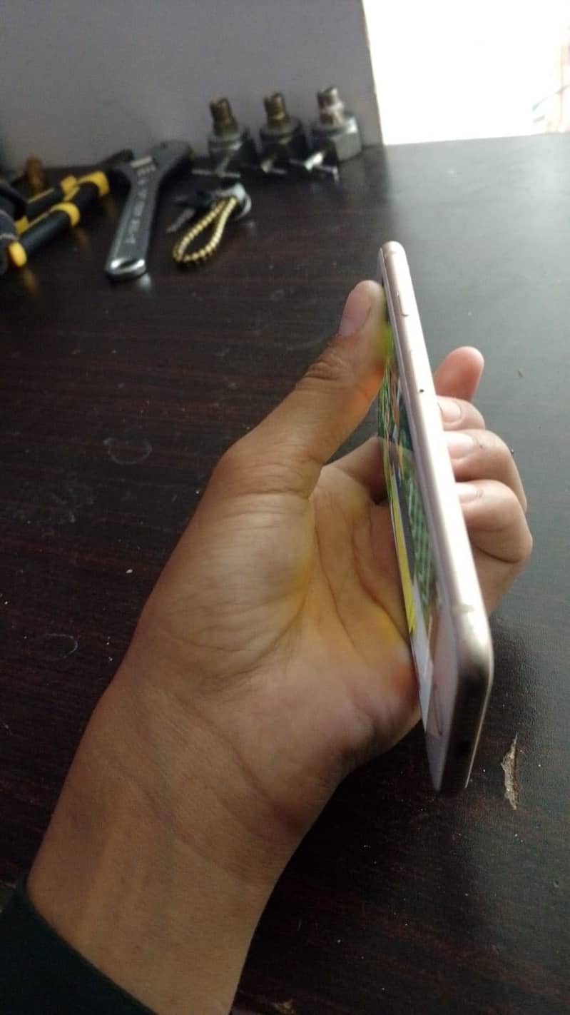 Apple iPhone 8 3