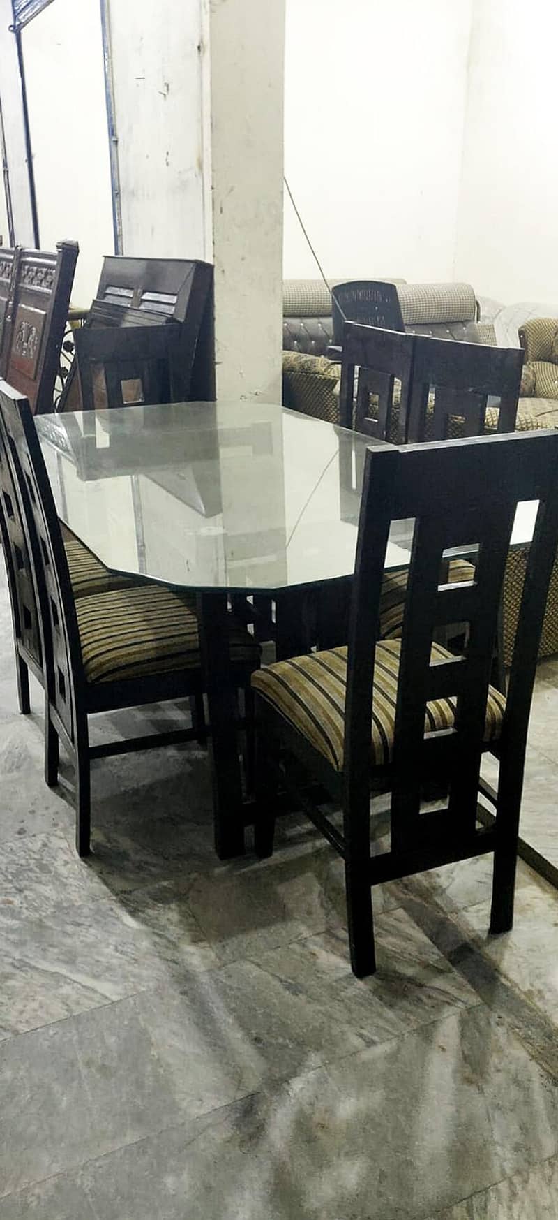 Dining table 0