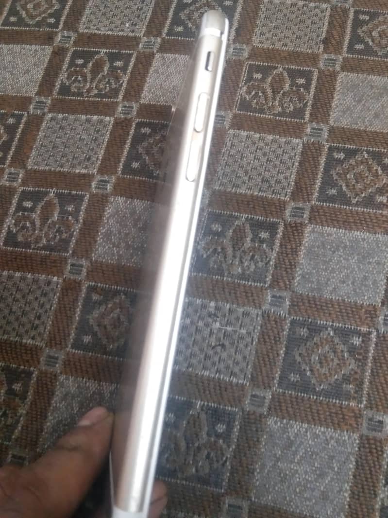 Apple iPhone 6 Plus 3