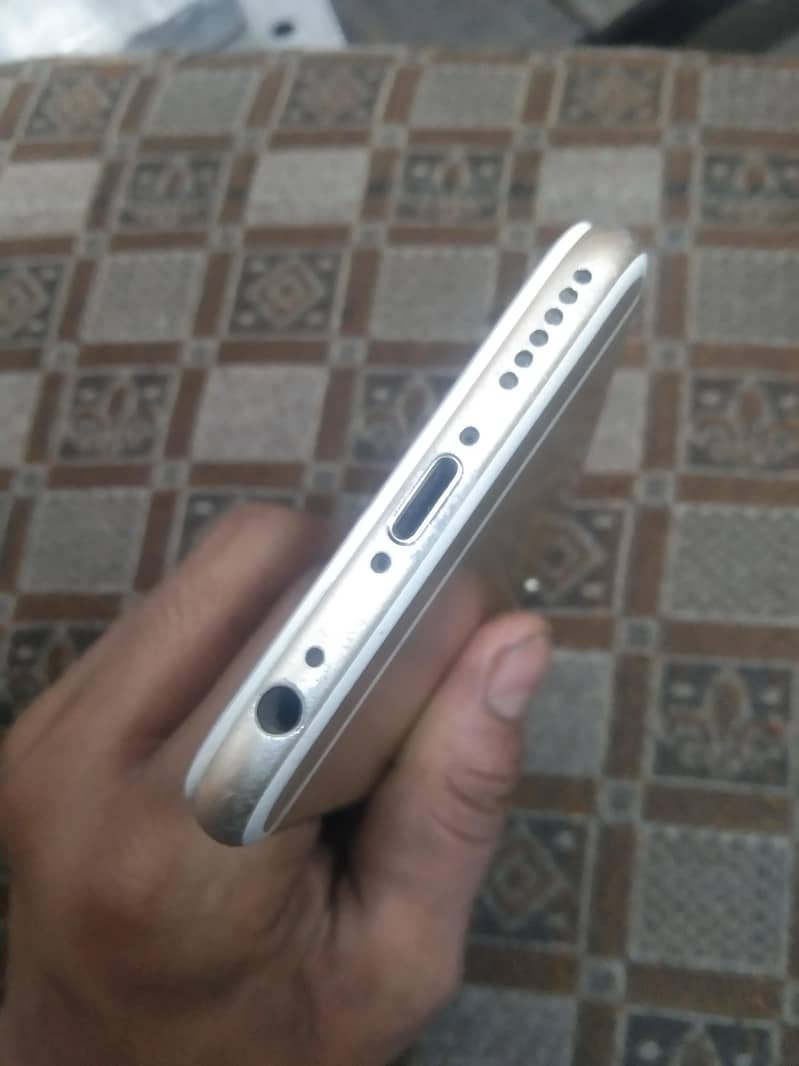 Apple iPhone 6 Plus 5