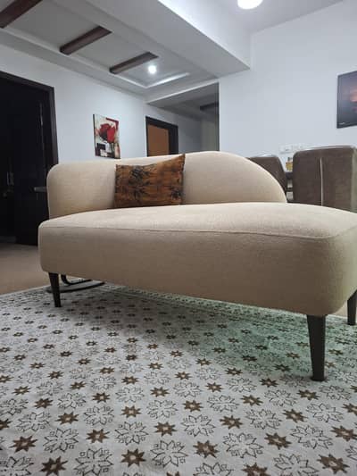 Minimalist Cream Dewan – Comfortable & Elegant