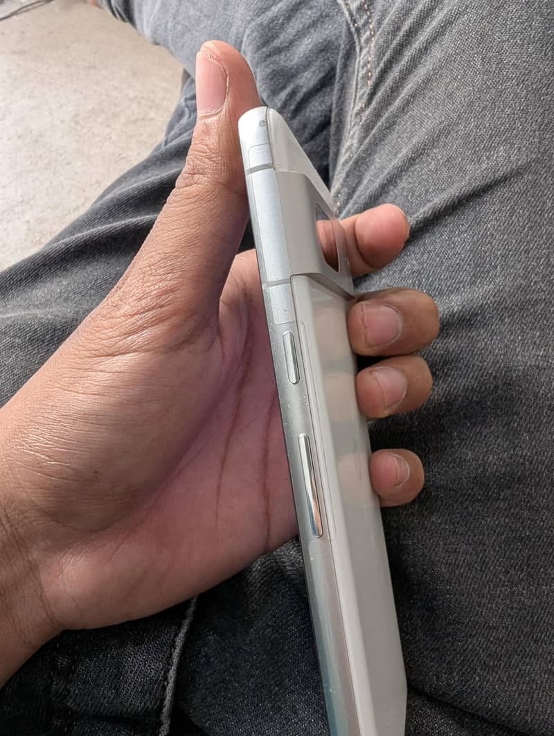 Google Pixel 7 4