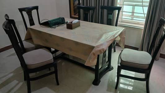 Dining table 6 seat for 30000