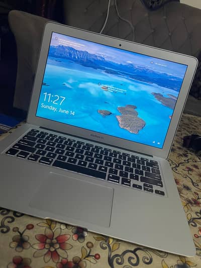 MacBook 2013Air 4gb 128gb Lush condition