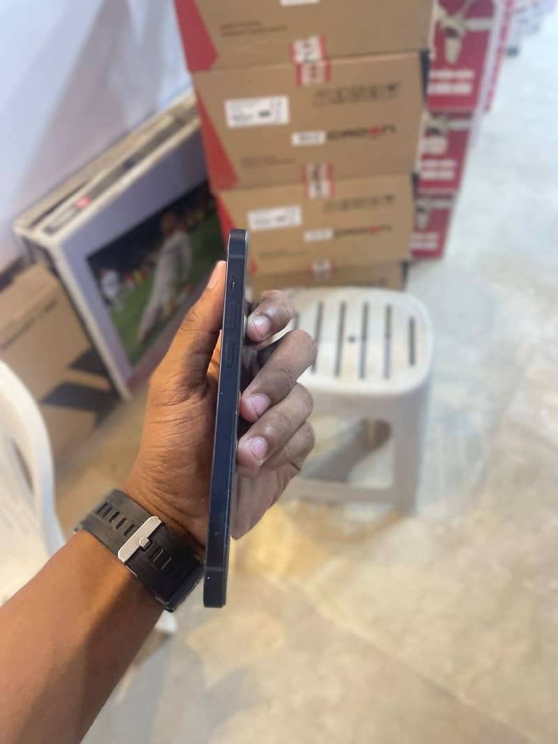 Apple iPhone 12 2