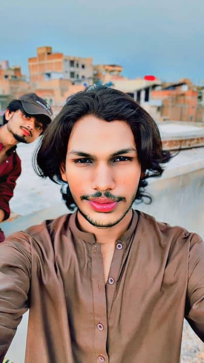 Mujhe JOBS ki NEED HAi main 12th PAS HO AND DARZI K KM BI JANTA HO