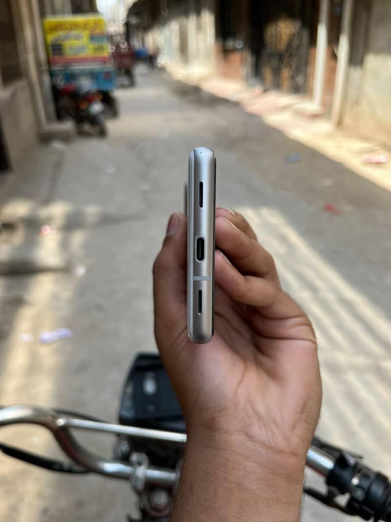 Google Pixel 7a 5