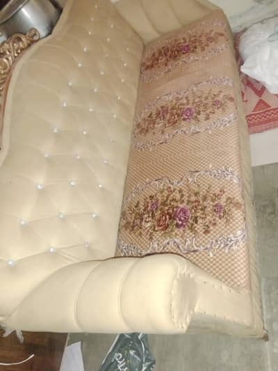 SOFA SET 5 SEATER NEW CONDITIONS WITH COVERS