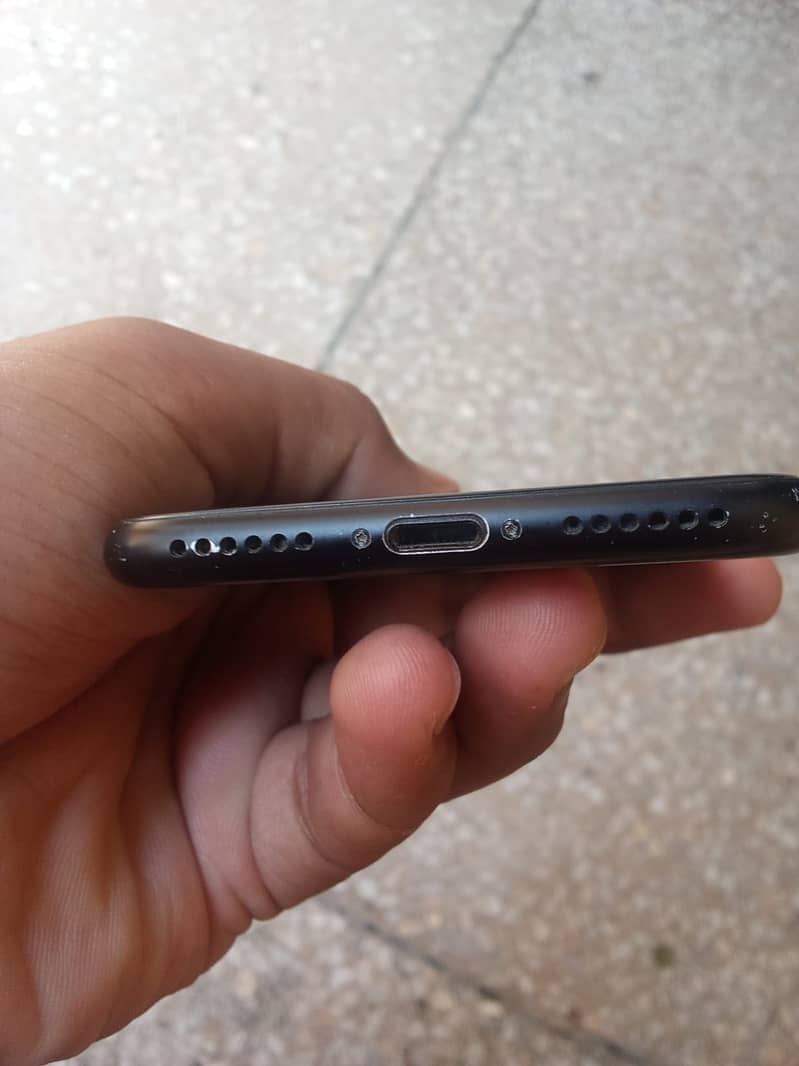 Apple iPhone 7 0