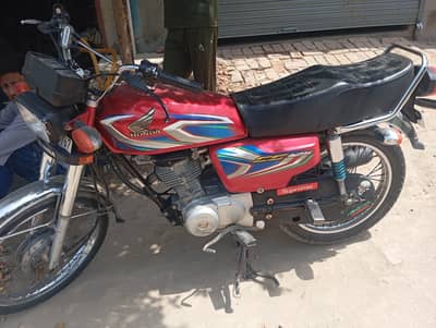 Cd 125 bilkul ok h  kisy qisam Ka koy masala ni h engan b bilkul ok h