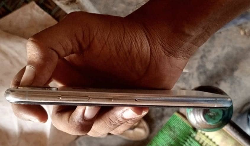 Apple iPhone XS 1