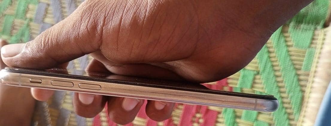 Apple iPhone XS 4