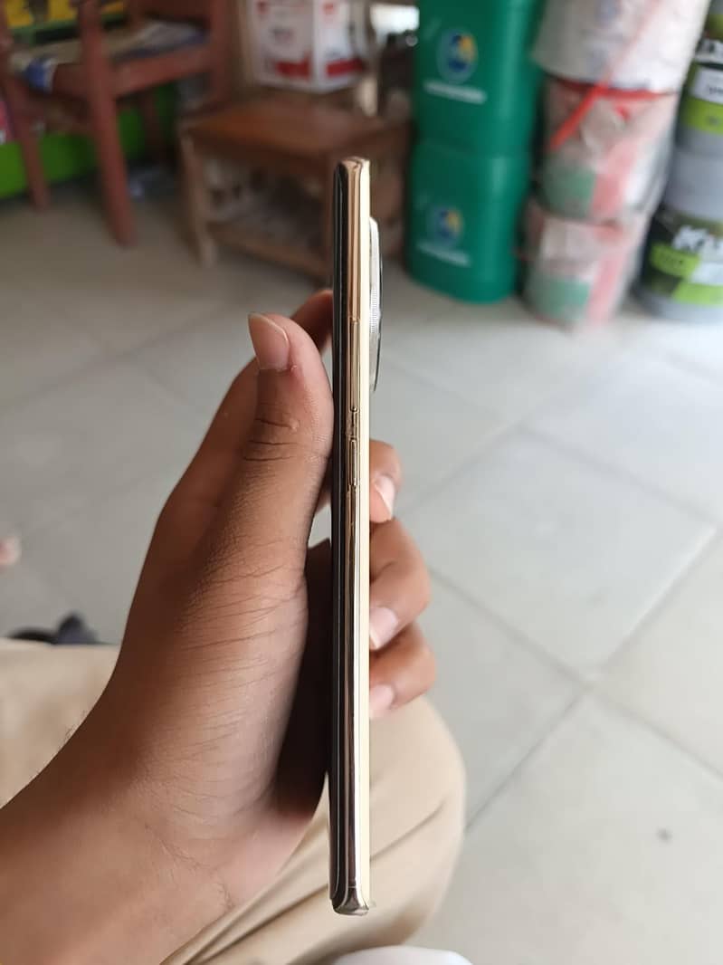 Tecno CAMON 30S 1