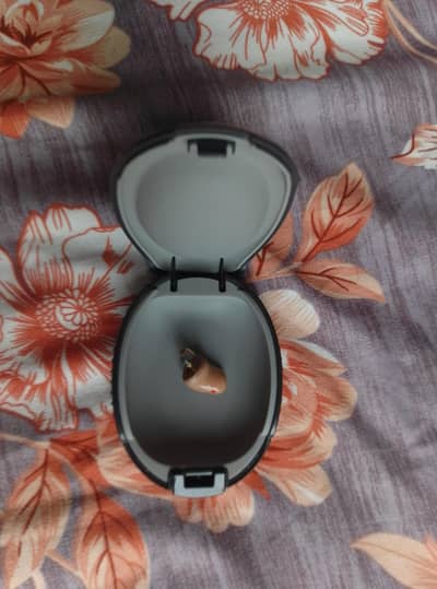 Premium Quality Signia Hearing Aid right ear Sale  Excellent Condition