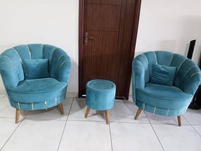 sofas with round table
