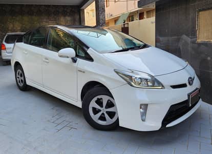 TOYOTA PRIUS S-LED PUSH 2014