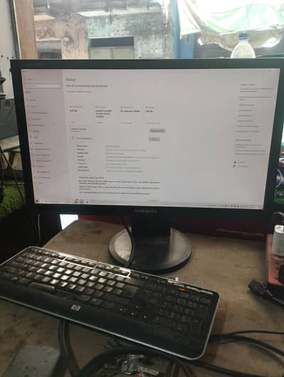 22 inch LCD 2 h all ok koi line shad nhi