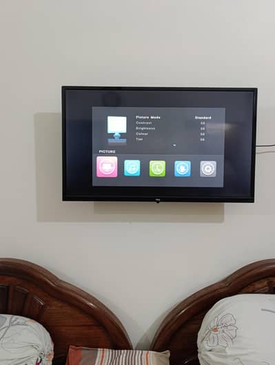 Tcl 32 inch simple