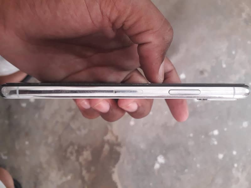 Apple iPhone X 3