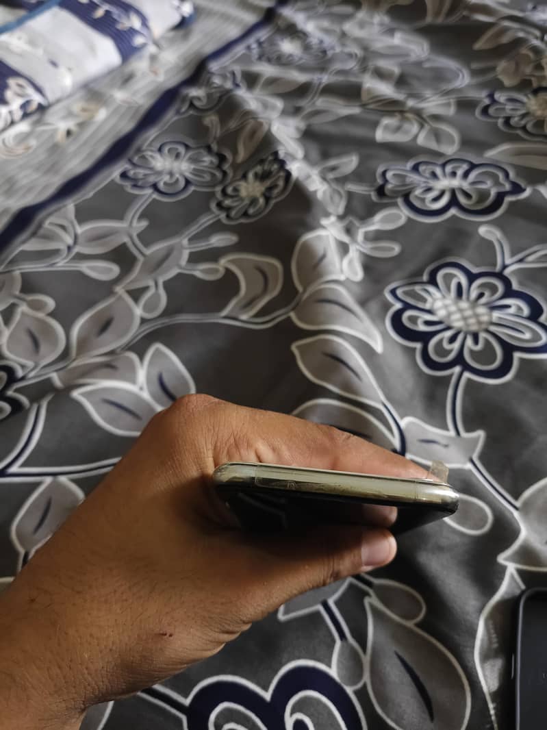 Apple iPhone X 3