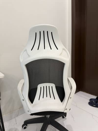 Gaming table n chair