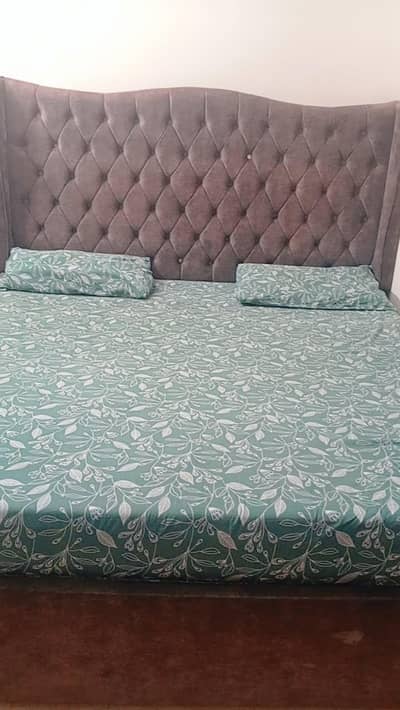 king size bed with mattress