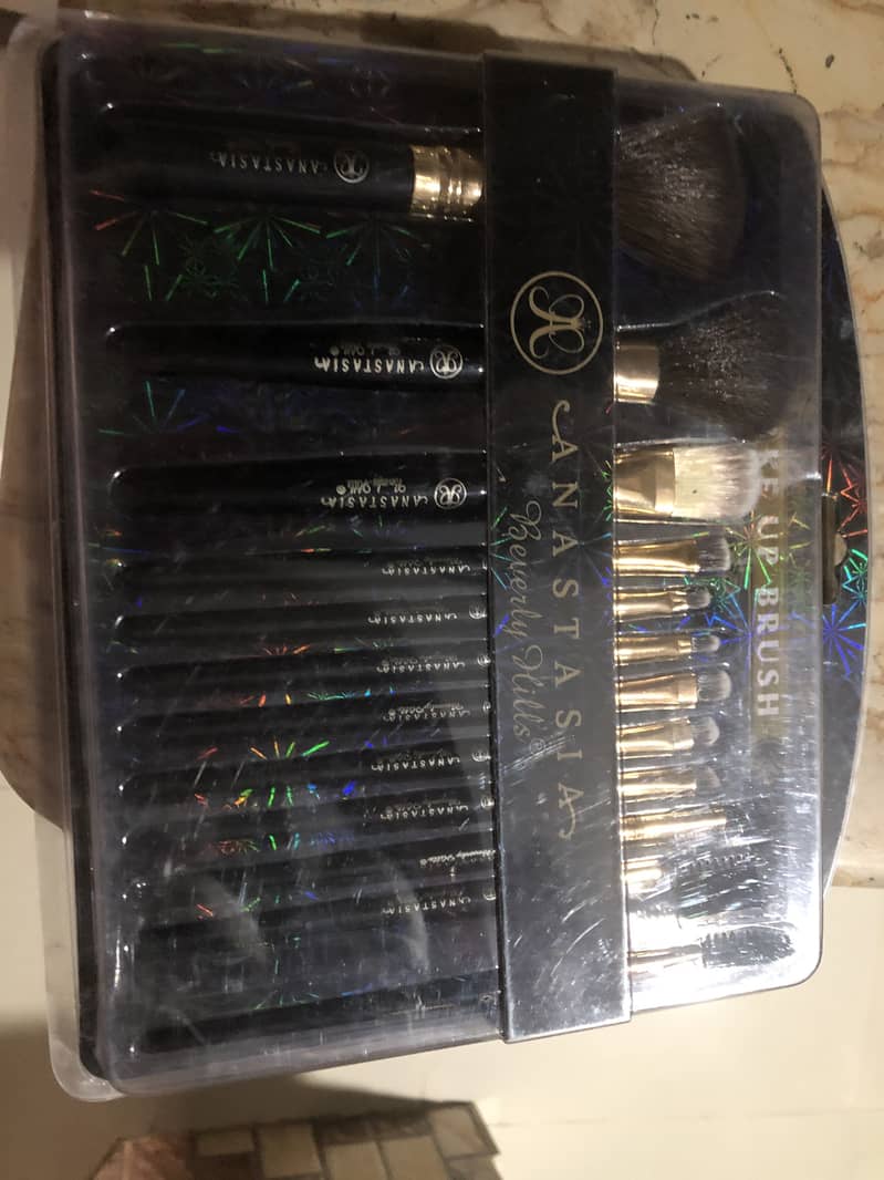 Makeup brushes 0