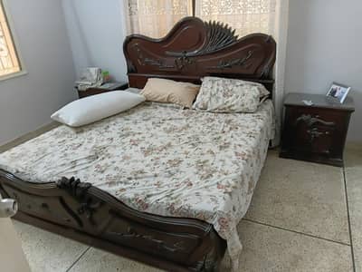 excellent condition barely used antique bedoroom set