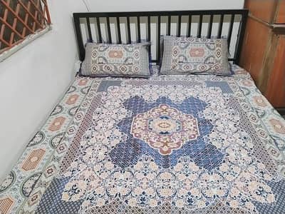 selling bed with mattress