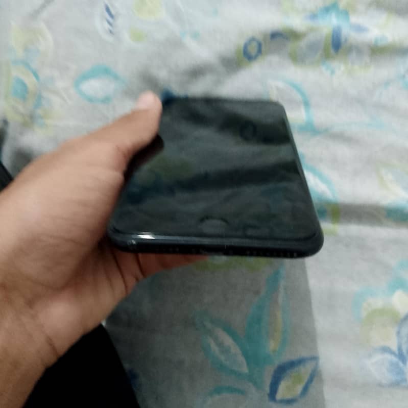 Apple iPhone 7 Plus 2