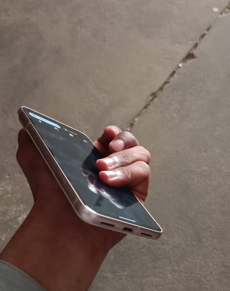 Google Pixel 8 4