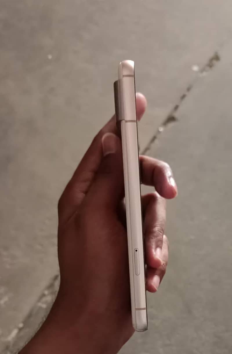 Google Pixel 8 5