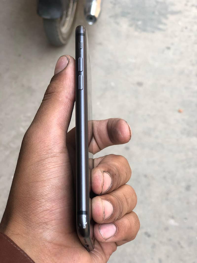 Apple iPhone 8 4