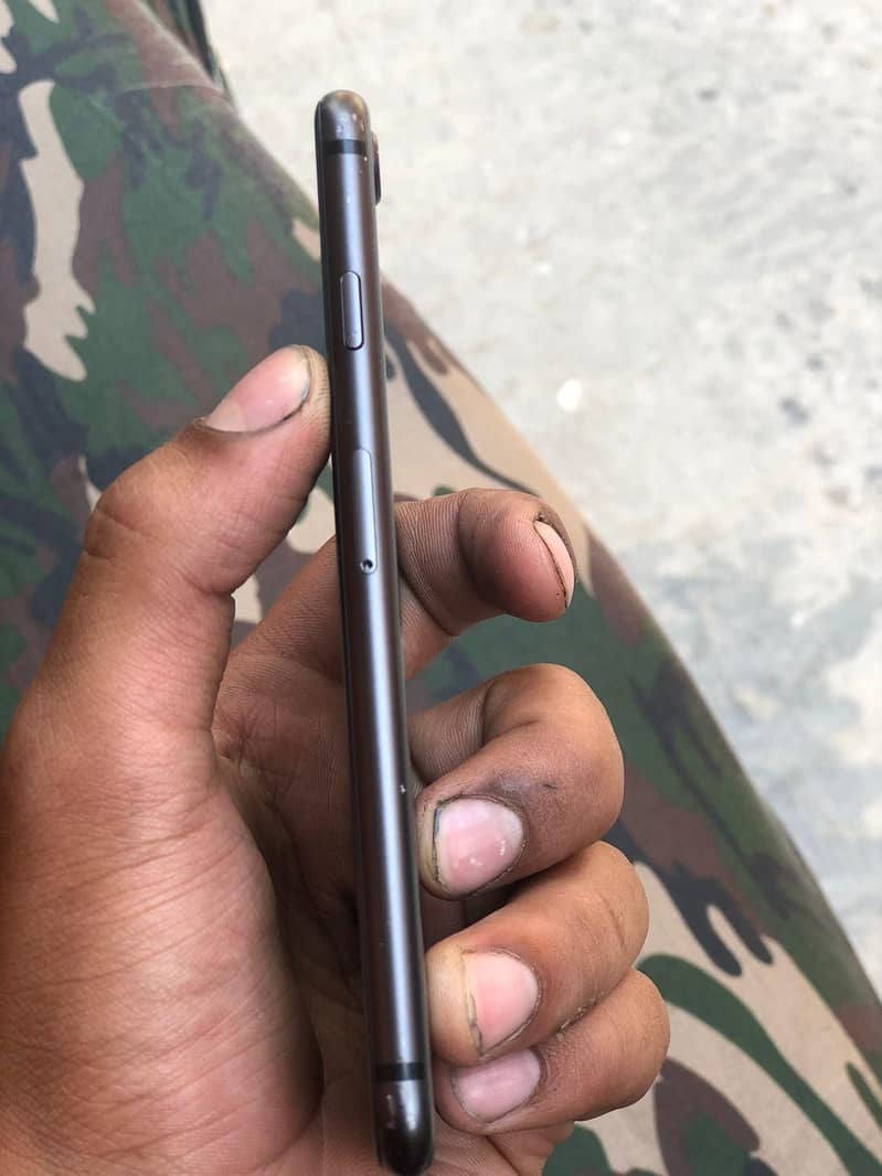 Apple iPhone 8 6