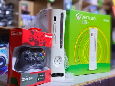 XBOX 360  WITH 100 PLUS GAMES 2 WIRED REMOTES