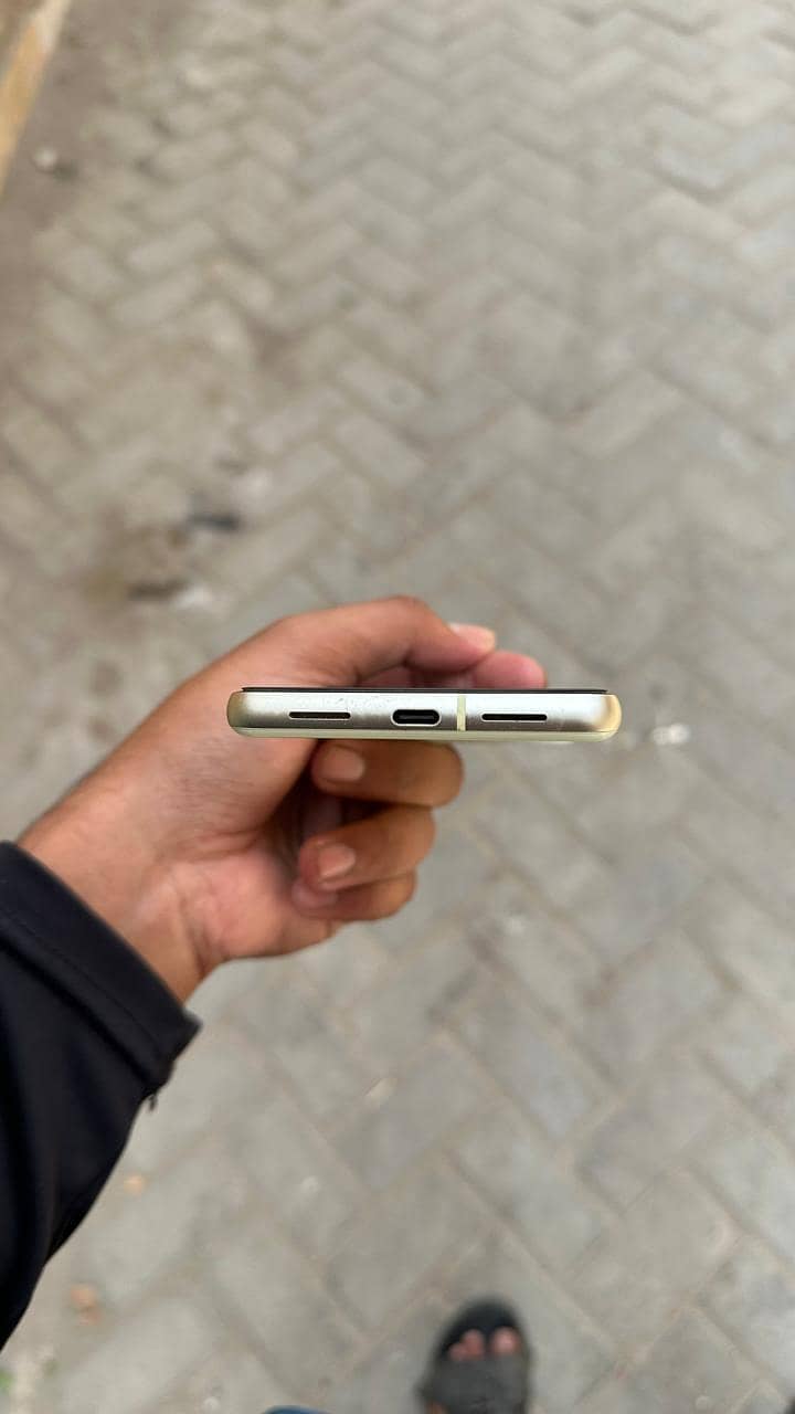 Google Pixel 7 4