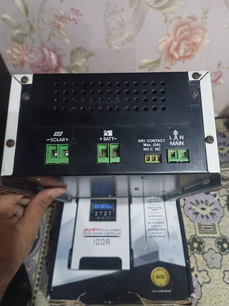 simtek MPPT 100A 1